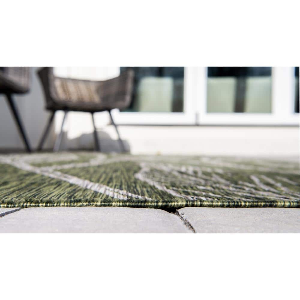 Botanical Green and Ivory Synthetic Outdoor Area Rug, 7' x 10'