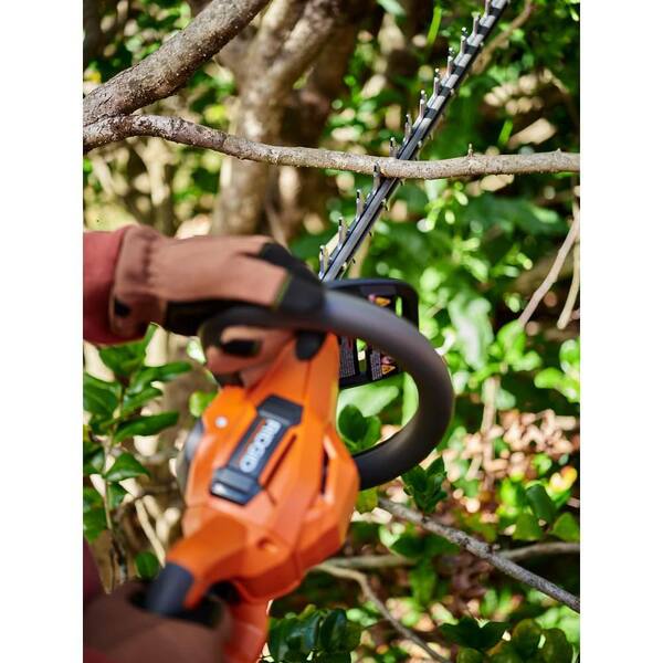 RIDGID 18V Brushless Cordless Hedge Trimmer Kit with 6 Port