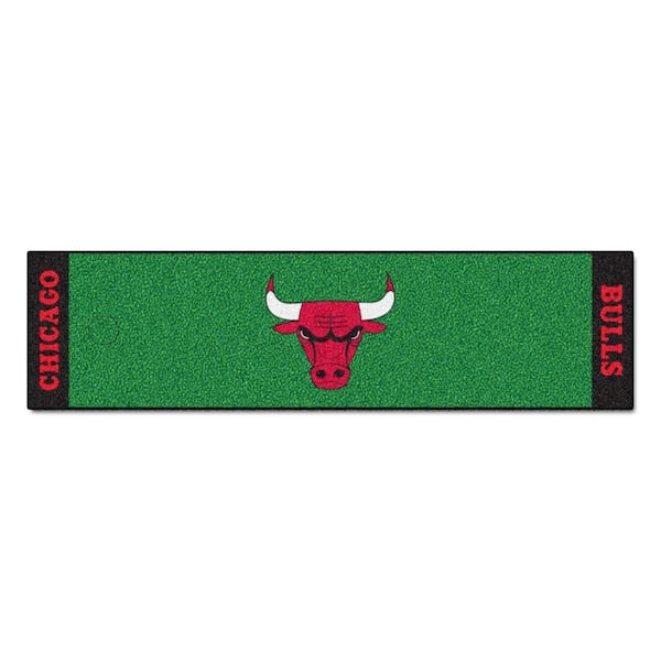 FANMATS NBA Chicago Bulls 1 ft. 6 in. x 6 ft. Indoor 1-Hole Golf Practice Putting Green