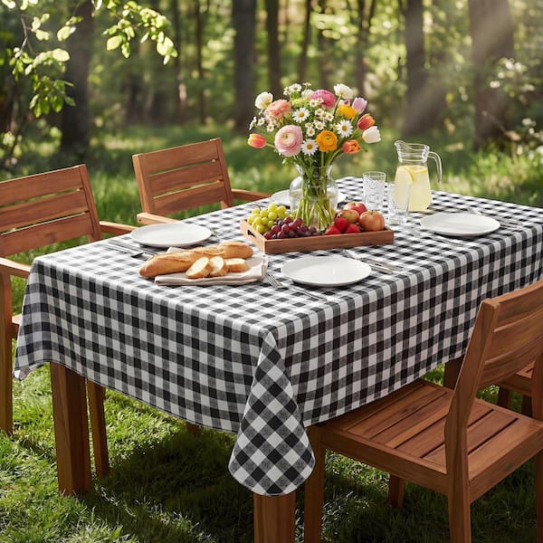 Raystar 60 in. x 84 in. Black and White Plaid PEVA Tablecloth Vinyl Tablecloth Party