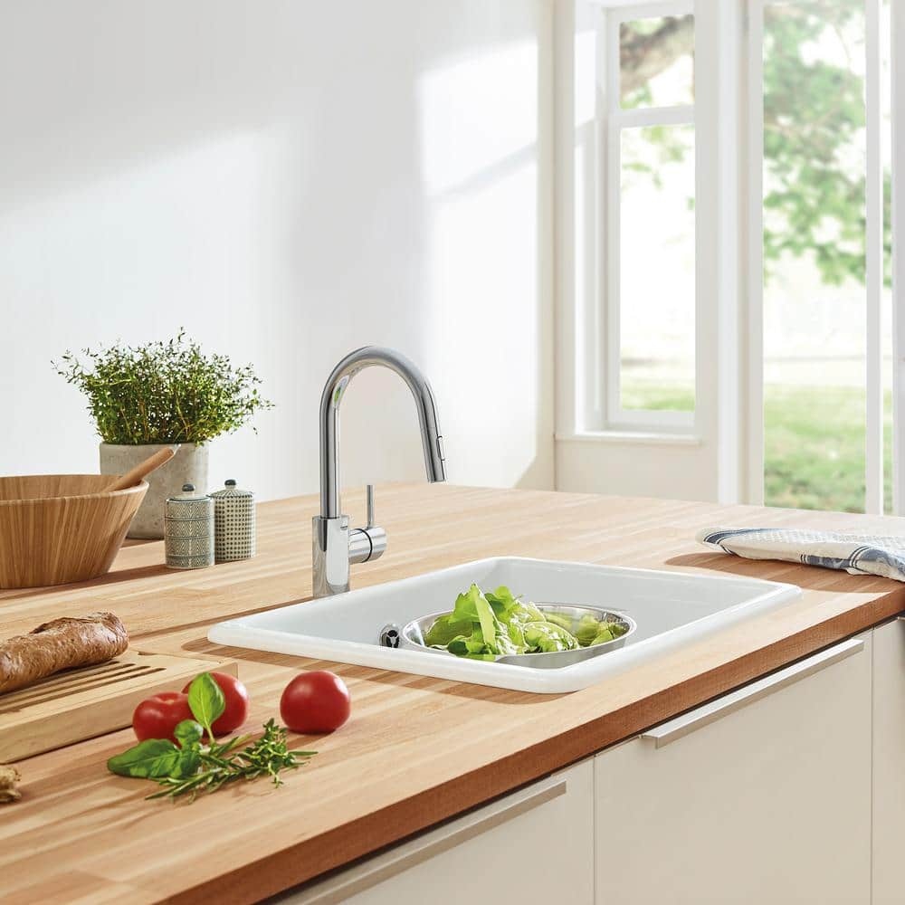 Modern Sleek Chrome Kitchen Faucet with Pull-Out Spray