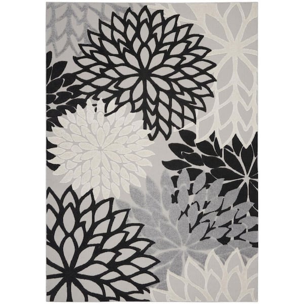 HomeRoots Black, White 9 ft. x 12 ft. Woven Polypropylene Indoor/Outdoor Area Rug
