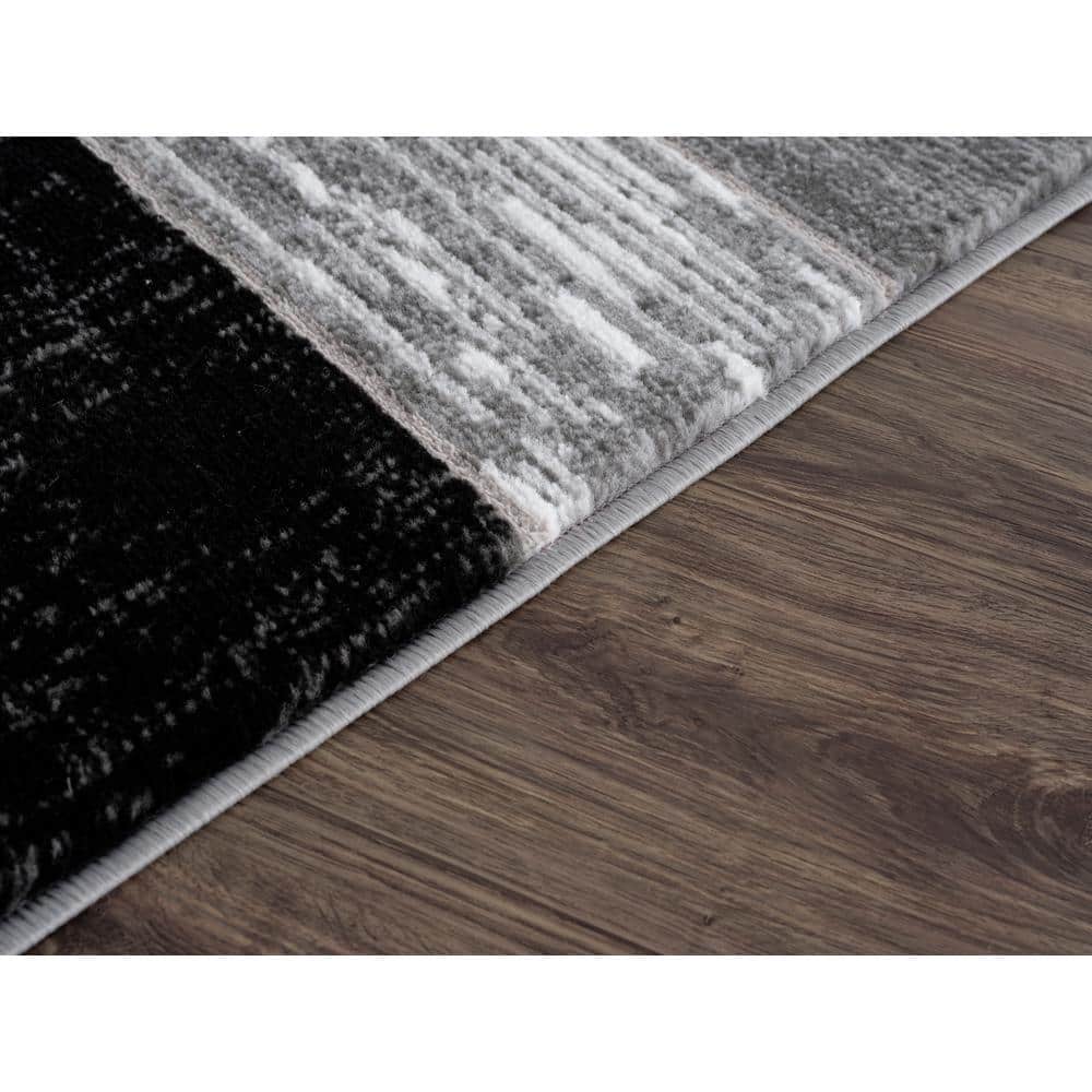 Black and Gray Geometric Synthetic 5' x 7' Area Rug