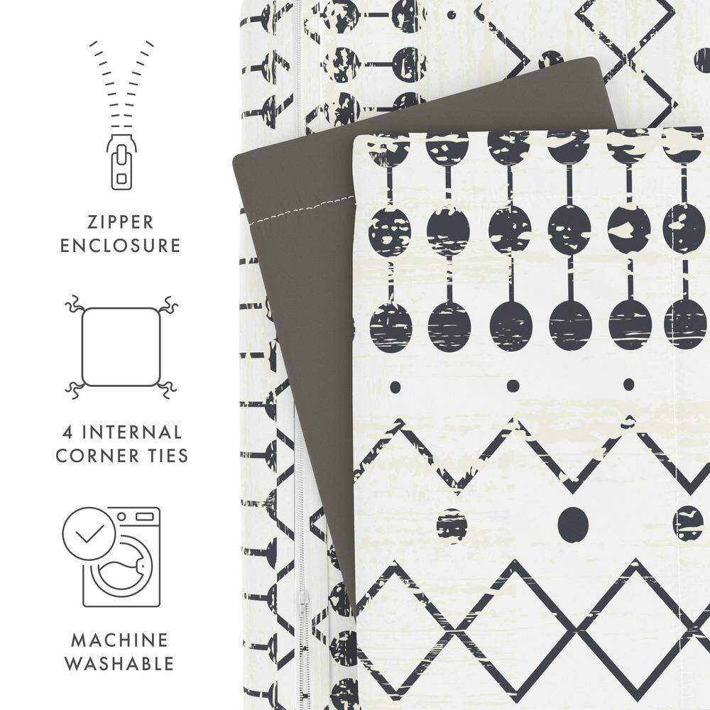 Gray and White Geometric Pattern King/Cal King Duvet Cover Set