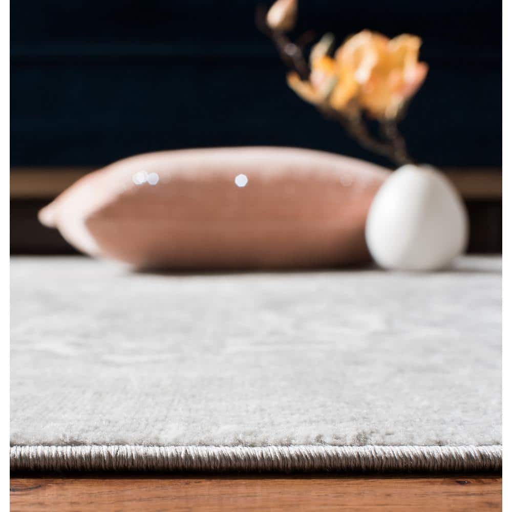 Grey and Ivory Synthetic Stain-Resistant Runner Rug, 2' x 6'