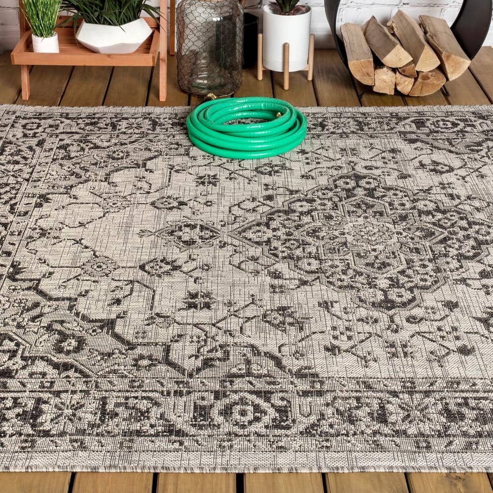 Gray and Black Boho Medallion Textured Weave 5x8 Area Rug