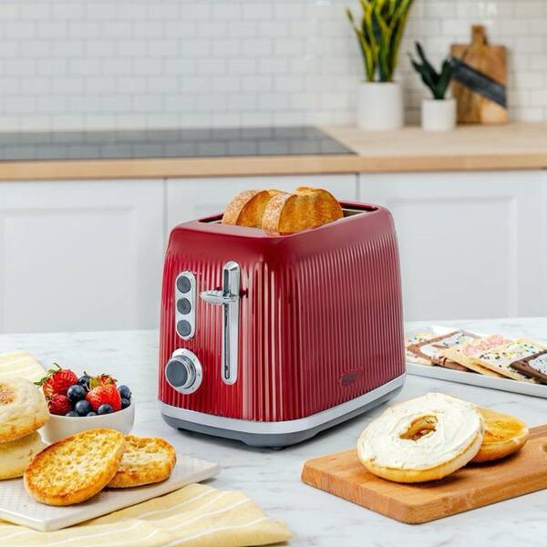 https://images.thdstatic.com/productImages/2a4031d5-d393-4bec-bd32-dd5d5e84970d/svn/red-oster-toasters-985119798m-4f_600.jpg