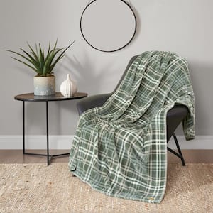 Camper Plaid Green 50 in. 70 in. Plush Throw Blanket