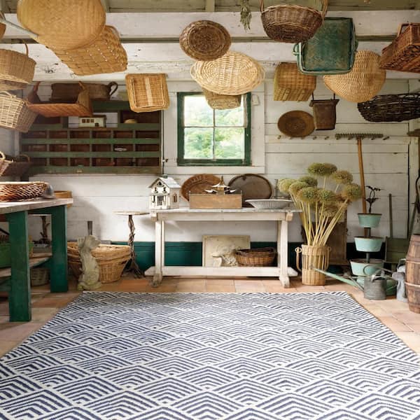 Cleo Handwoven Navy 2 ft. x 3 ft. Outdoor Area Rug