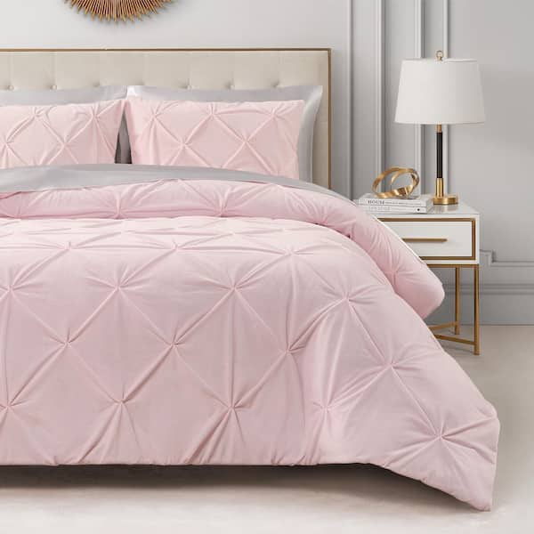 JUICY COUTURE Kiss Pleat Micro Mink 3-Piece Pale Pink Polyester King Comforter Set
