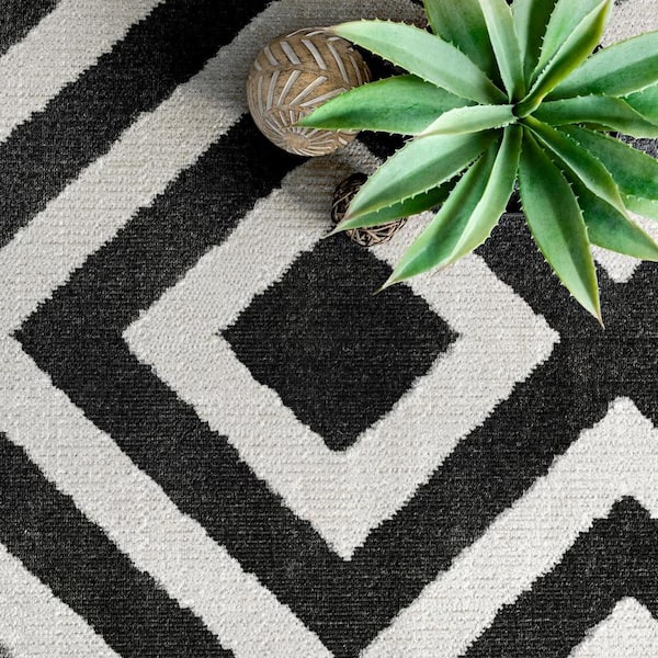 Rayne Diamond Fringe Black 5 ft. x 8 ft. Indoor/Outdoor Patio Area Rug