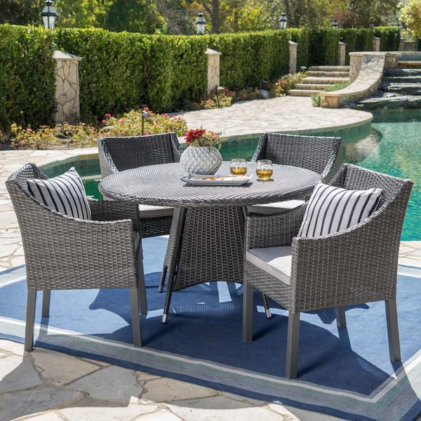 Gray 5-Piece Faux Rattan Round Outdoor Patio Dining Set with Silver Cushion