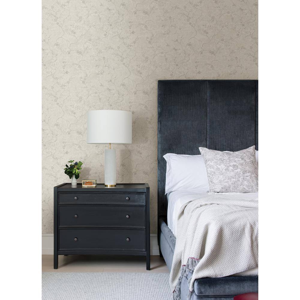 Mahina Silver Floral Vine Non-Woven Wallpaper Roll