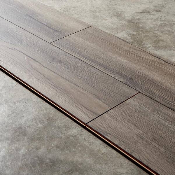 Home Decorators Collection - Waveford Gray Oak 12 mm T x 7.5 in. W Water Resistant Laminate Wood Flooring (18.4 sqft/case)