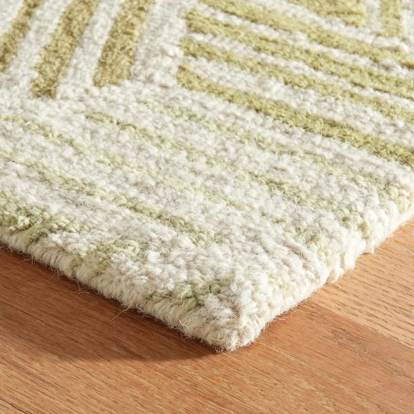 Karari Hand Hooked Wool Moss 8 ft. x 10 ft. Indoor Area Rug