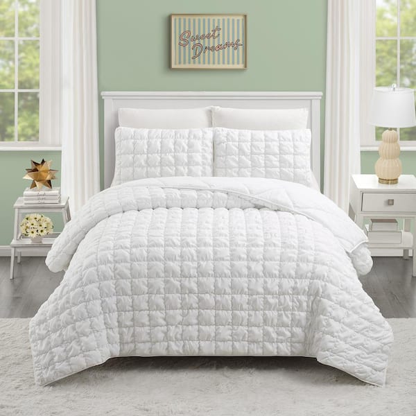 Dreamy Clouds 3-Piece White Puffy Microfiber Full/Queen Quilt Set