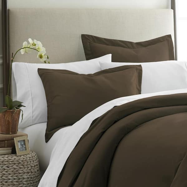 Becky Cameron Performance 2-Piece Chocolate Standard Pillow Sham Set