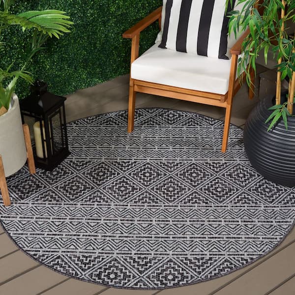 Courtyard 4 ft. x 4 ft. Round Black/Gray Tribal Diamond Chevron Indoor/Outdoor Area Rug