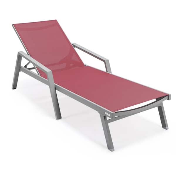Leisuremod Marlin Modern Grey Aluminum Outdoor Chaise Lounge Chair With Arms and Fire Pit Table (Burgundy)
