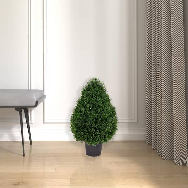 Vickerman 24 Cedar Teardrop Shaped in Pot (UV)