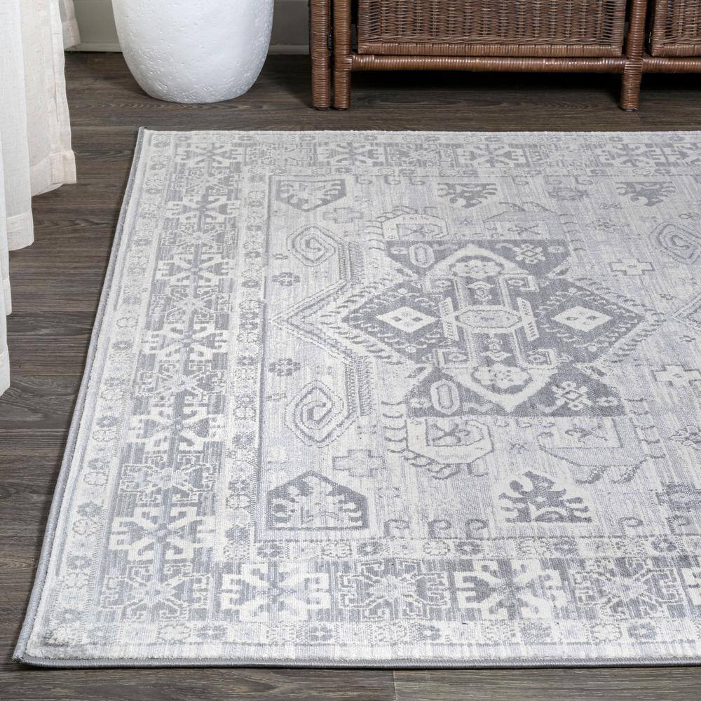 Elegant 8' Gray Square Synthetic Reversible Area Rug