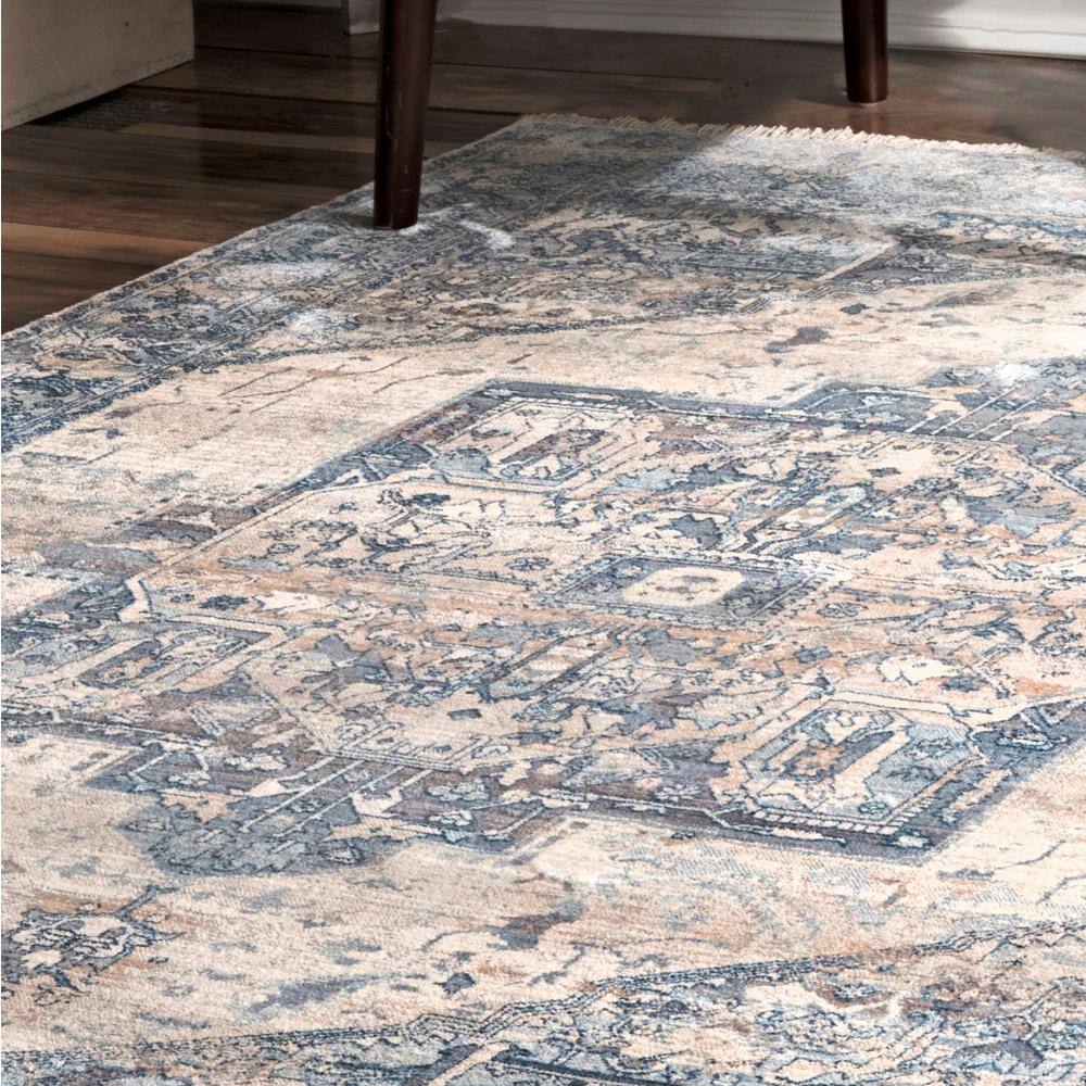 Light Blue Vintage Medallion Synthetic Area Rug with Fringe, 4' x 6'