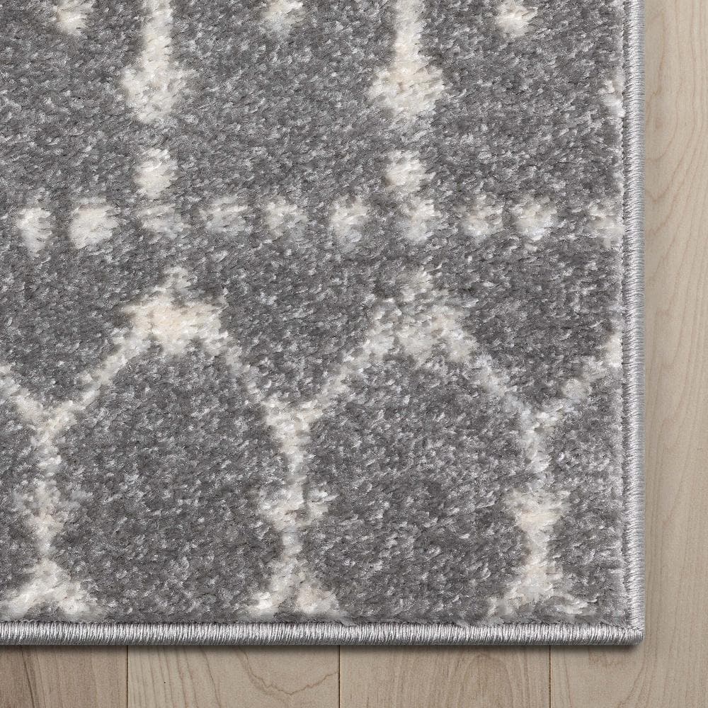 Gray Geometric Moroccan Trellis 5'3" x 7'3" Area Rug