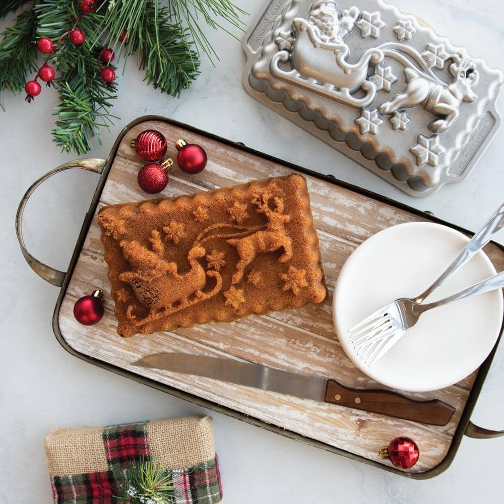 Santa's Sleigh Silver Aluminum Non-Stick Loaf Pan