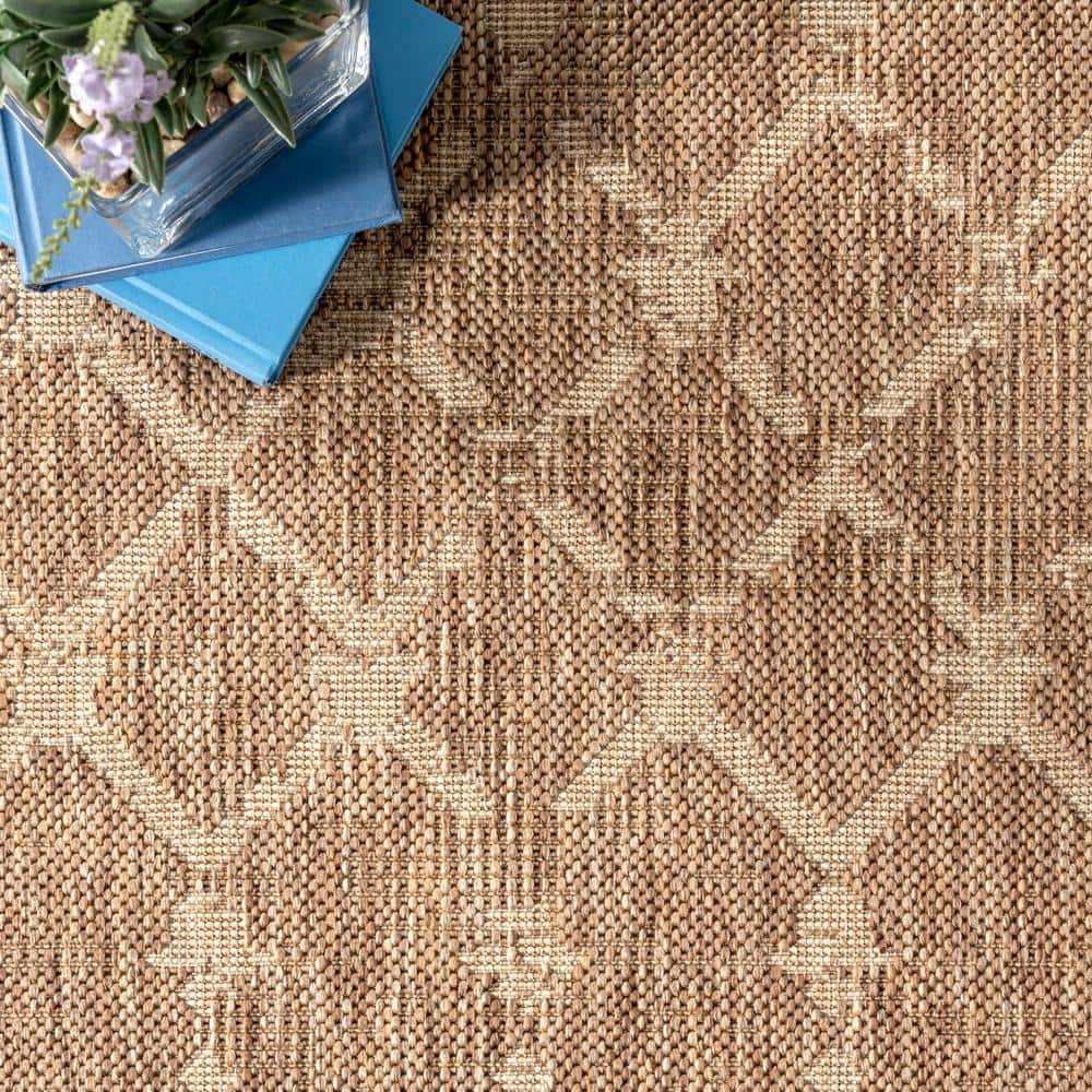 Reversible Easy-Care Beige Synthetic 4' x 6' Indoor/Outdoor Rug