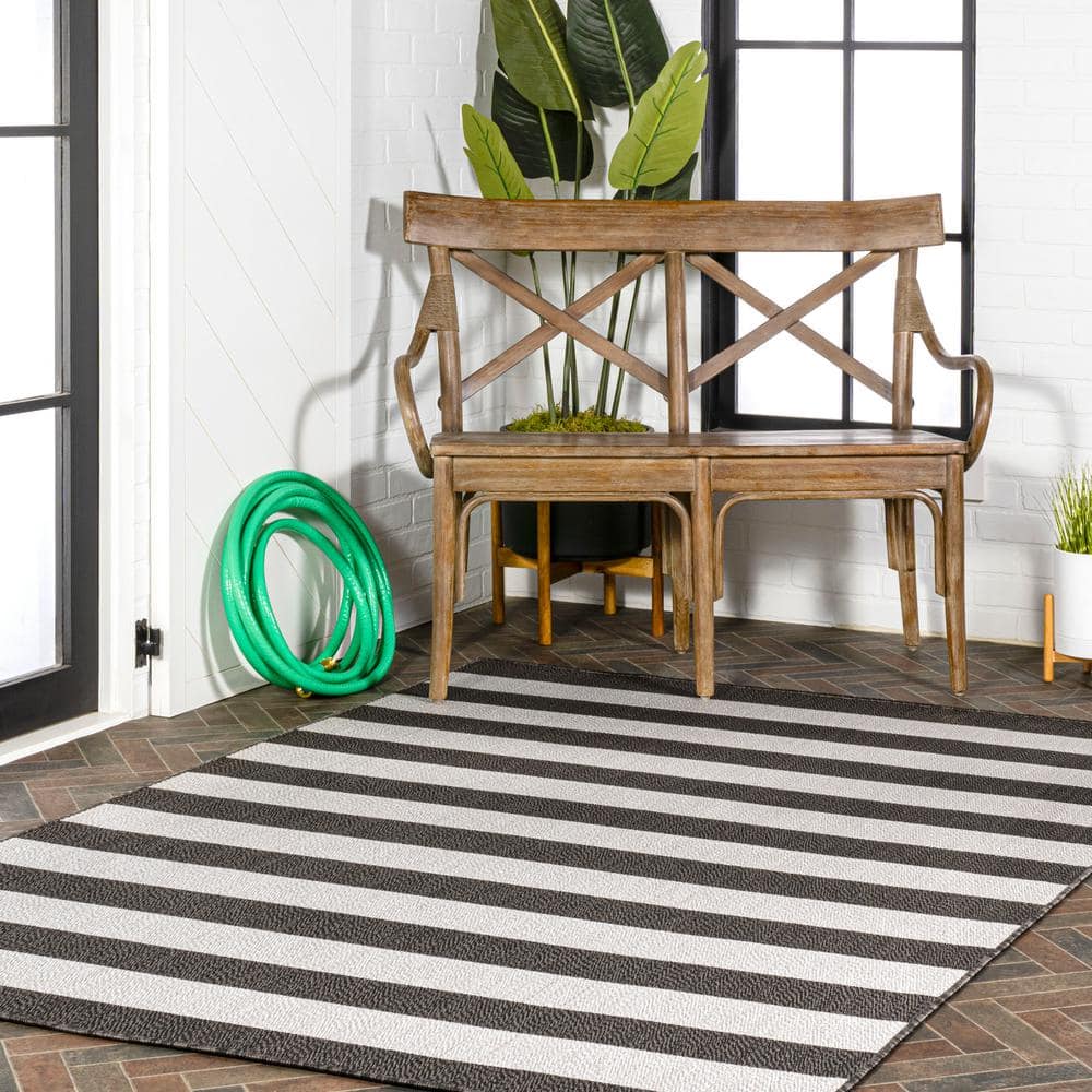 Modern Cottage Black/Cream Wide Stripe Synthetic Area Rug 4' x 6'