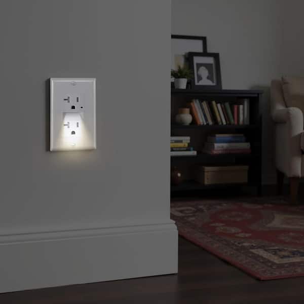 RUN BISON 10-Pack Decorator White 20A 125V Tamper-Resistant Duplex Outlet With Automatic Sensor Night Light MR-TR-20-NL 10PK