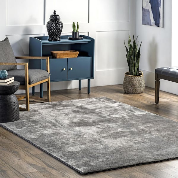 Loni Solid Machine Washable Shag Gray 6 ft. x 6 ft. Area Rug