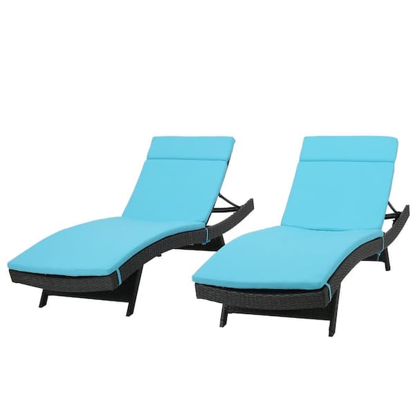 Salem Grey 4-Piece Faux Rattan Outdoor Patio Chaise Lounge with Blue Cushions