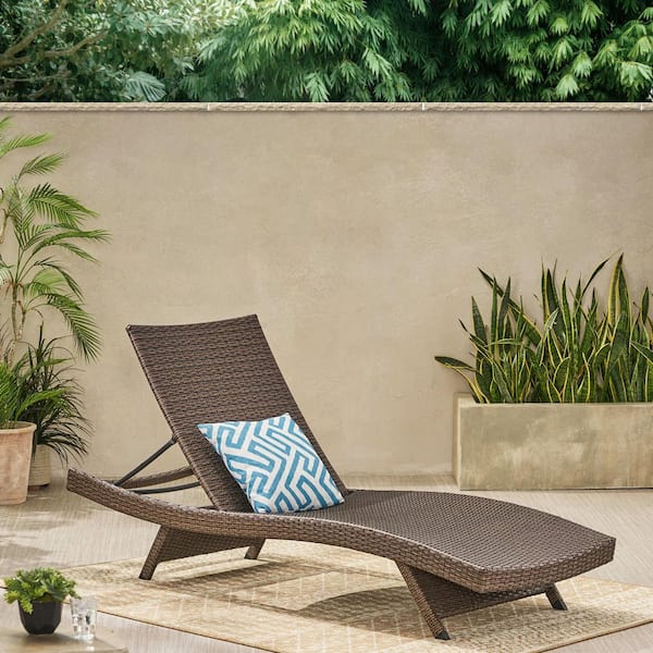 Unbranded Salem Mocha 1-Piece Wicker Outdoor Patio Chaise Lounge with Adjustable Backrest, Foldable legs