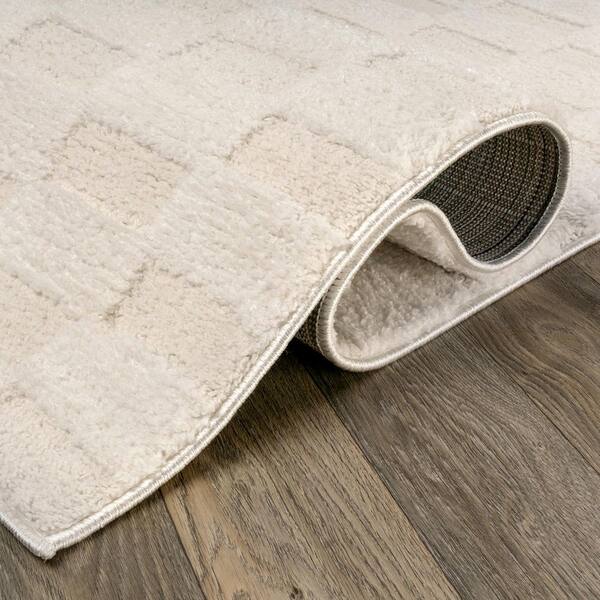 Checkerboard Block Power Loomed Soft Shag High-Low Indoor 4 ft. x 6 ft. White Area Rug
