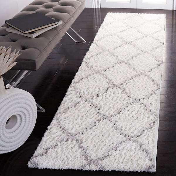 Berber Shag 2 ft. x 8 ft. Ivory/Light Gray Trellis Diamond Runner Rug