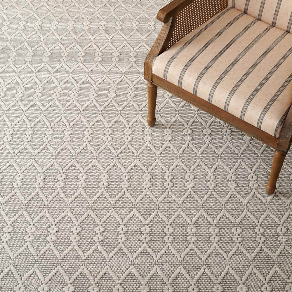 Ivory Hand-Tufted Wool and Synthetic Round Area Rug