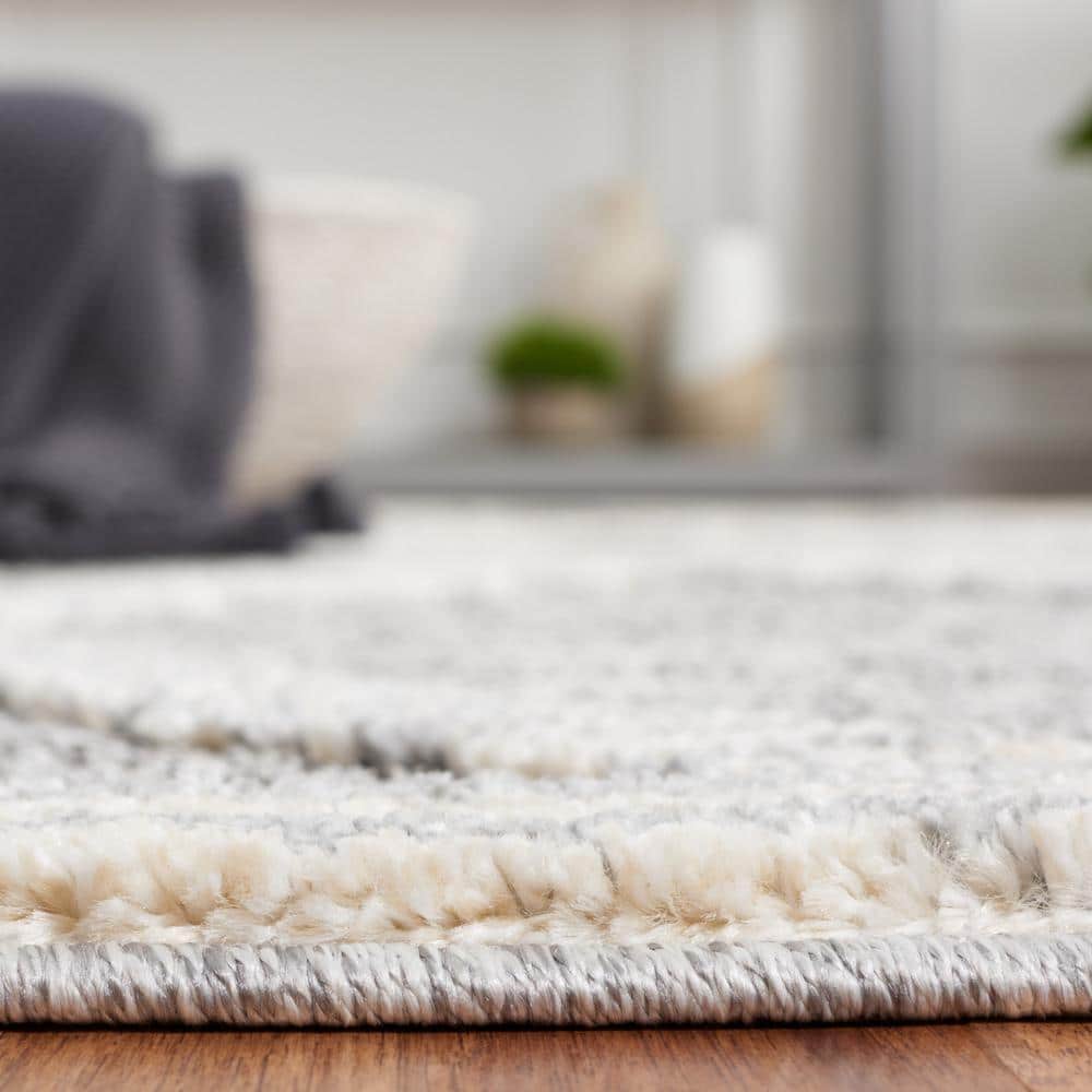 Gray Geometric 4' x 6' Tufted Shag Rug