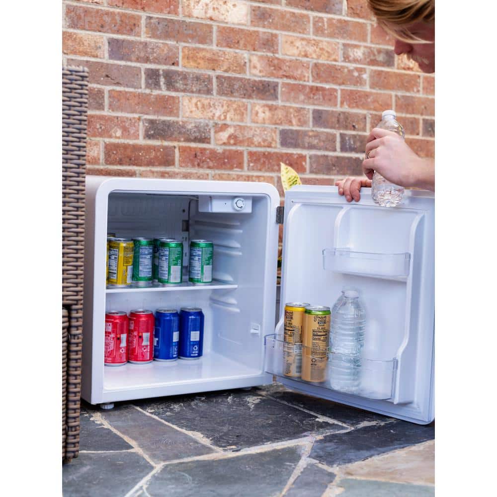 Magic Chef 1.6 cu ft White Retro Mini Fridge