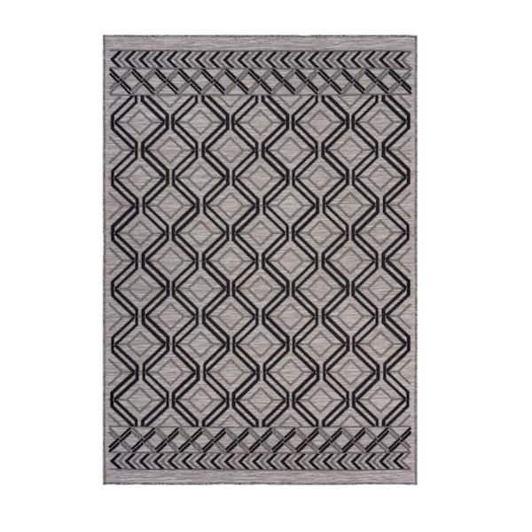 HomeRoots Black, Tan 5 X 7 ft. Loomed Polypropylene  Indoor/Outdoor Area Rug