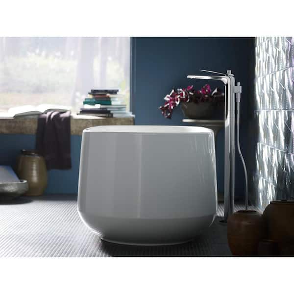Ceric 65 in. x 31 in. Soaking Bathtub with Center Drain in White