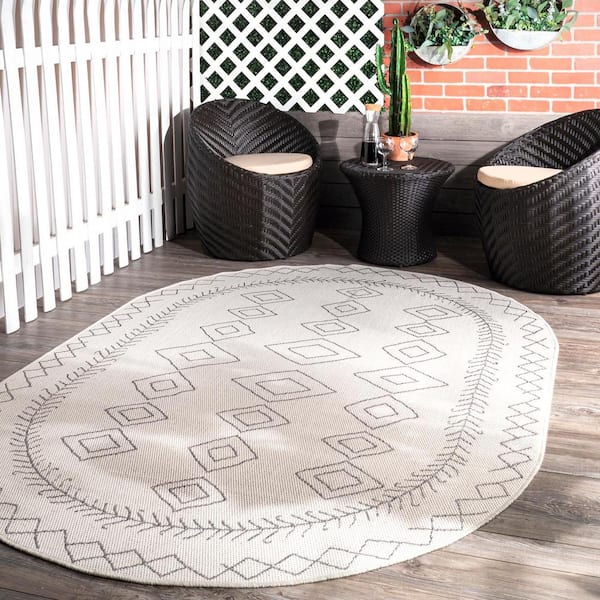 Serna Moroccan Diamonds Ivory 6 ft. x 9 ft. Oval Indoor/Outdoor Patio Area Rug