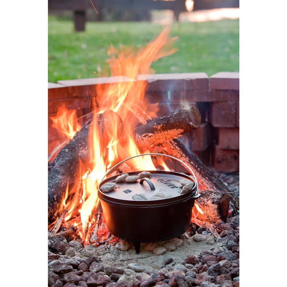 Black Cast Iron 8-Quart Camp Dutch Oven with Bail Handle