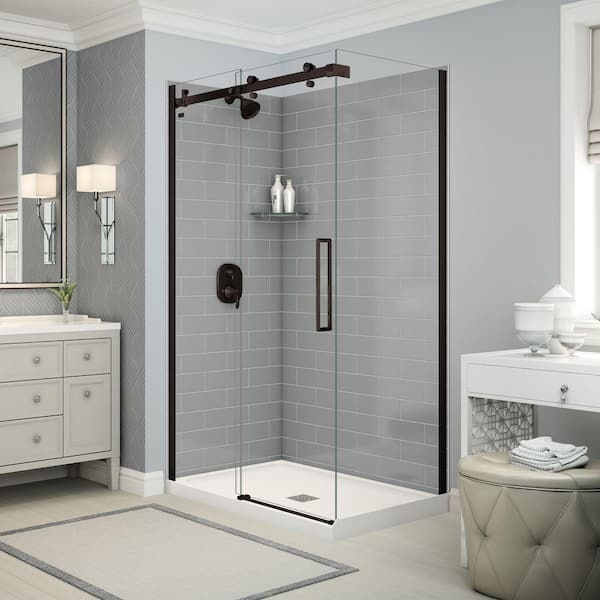 MAAX Utile Metro 32 in. x 48 in. x 83.5 in. Center Drain Corner