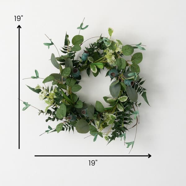 Tips on How to Decorate a Fresh Christmas Wreath - Alpha Fern