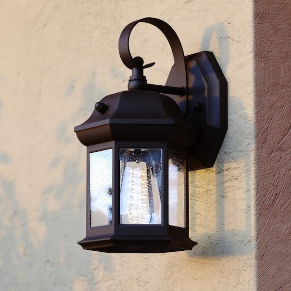 Wellington Black Aluminum 6 in. 1-Light Dusk to Dawn Medium Bronze Outdoor Wall Lantern Clear Glass