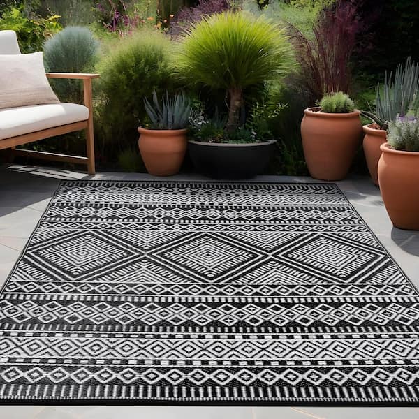 10 X 13 Black White Lightweight Moroccan Reversible Plastic Indoor Outdoor Area Rug
