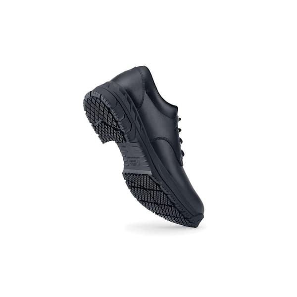 Black slip resistant tennis shoes online