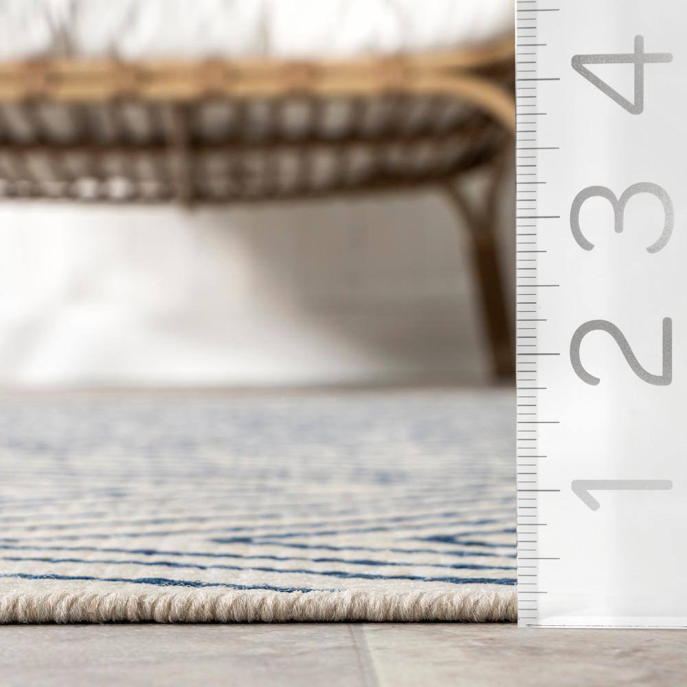 Reversible Chevron Waves Blue Synthetic 3'x5' Indoor/Outdoor Rug