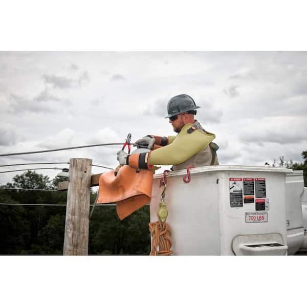 Milwaukee - 9 in. Lineman's Pliers with Fish Tape Puller and Comfort Grip
